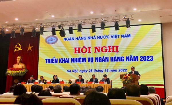 Thống đốc nói về loạt &quot;bài toán&quot; khó đặt ra cho ngành ngân hàng năm 2022 - Ảnh 1.