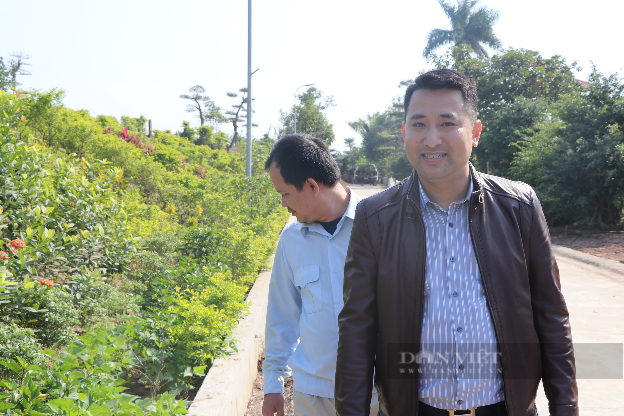 “Vườn hoa” nở rộ trên tuyến đê kiểu mẫu Điền Xá Nam Định - Ảnh 13.