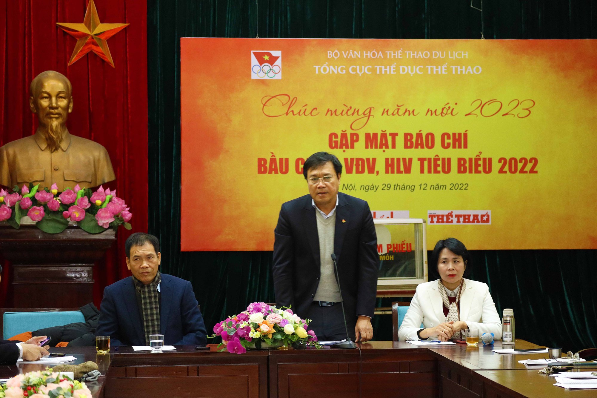 Bầu chọn HLV, VĐV tiêu biểu toàn quốc 2022: Nguyễn Thị Oanh vượt qua Nguyễn Huy Hoàng? - Ảnh 4.