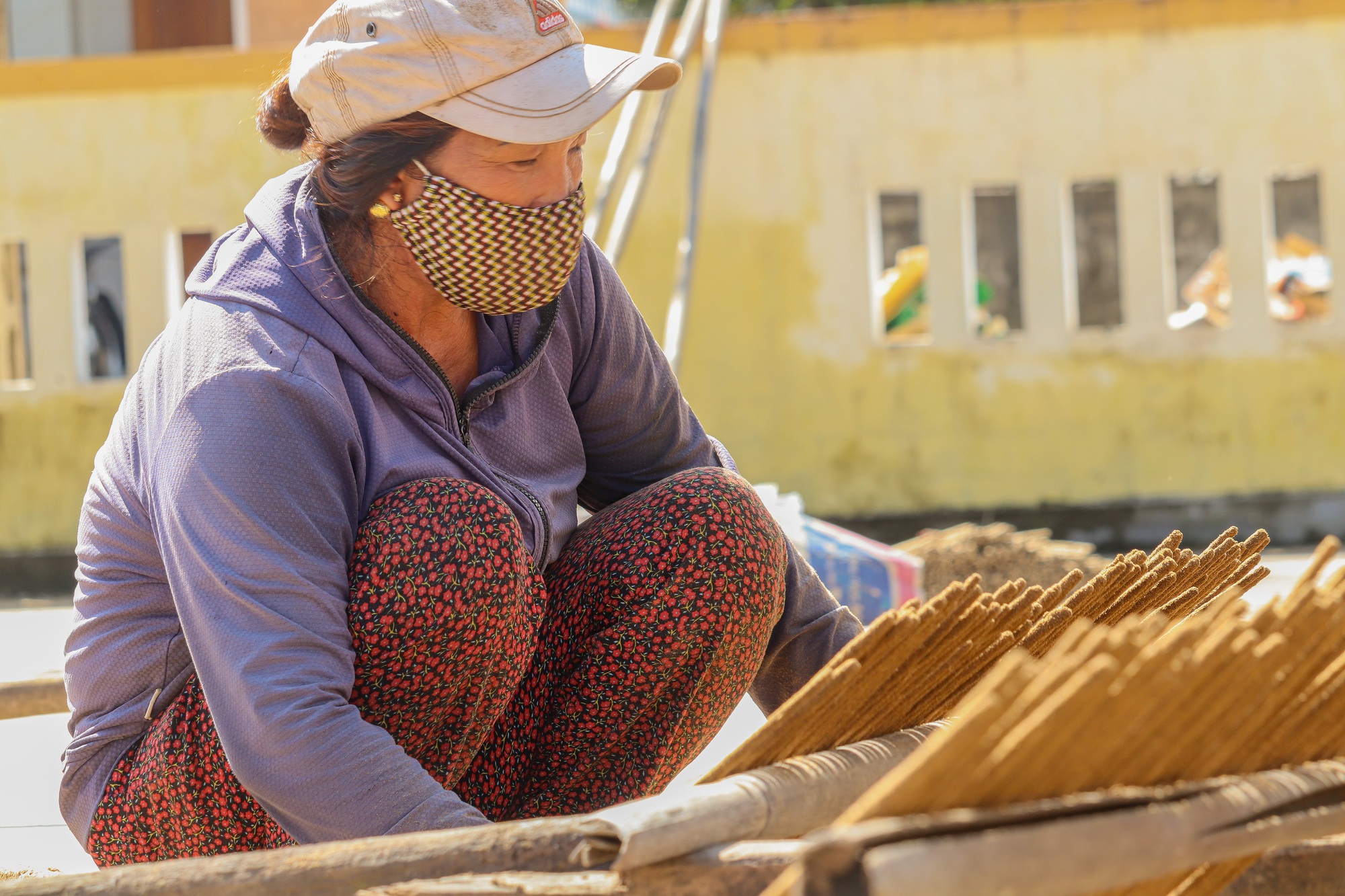 Quảng Bình: Làng hương trầm cổ 300 năm tuổi hối hả vào vụ Tết, cho thu nhập &quot;khủng&quot; - Ảnh 9.
