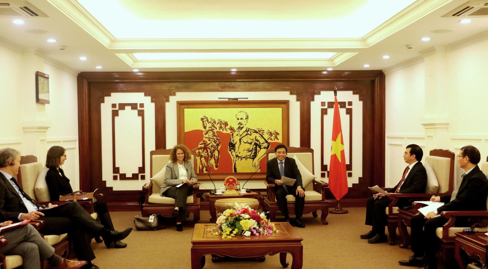 Ngân hàng thế giới là nhà tài trợ lớn cho các dự án giao thông - Ảnh 2. Ngân hàng thế giới là nhà tài trợ lớn cho các dự án giao thông - Ảnh 2.