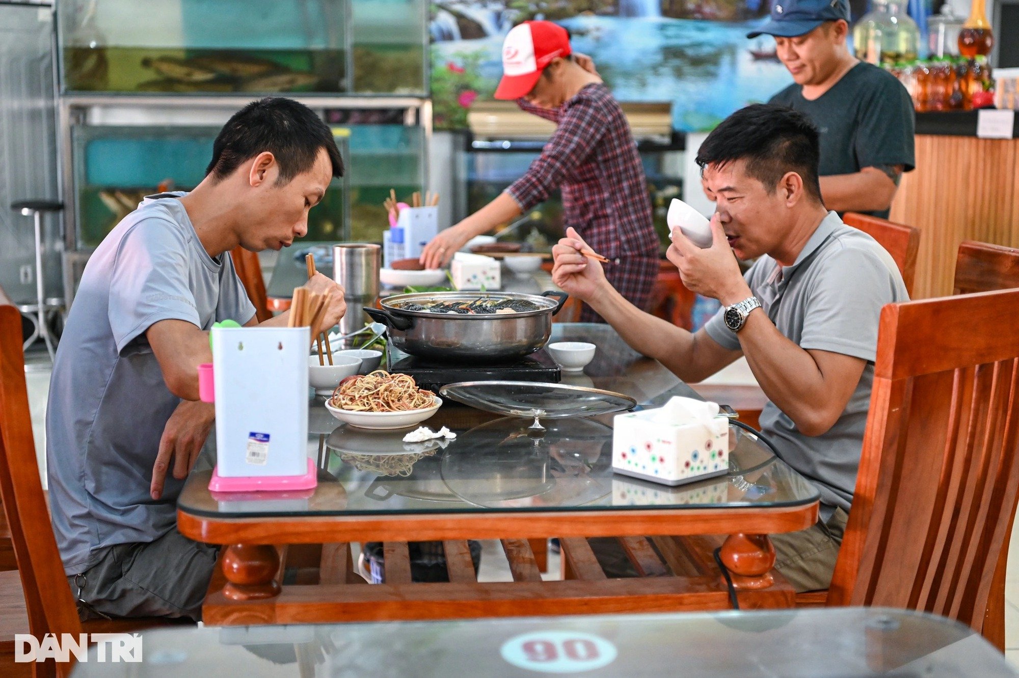 Tài xế container Lê Ngọc Hoàng và quán cơm ân tình - Ảnh 2.