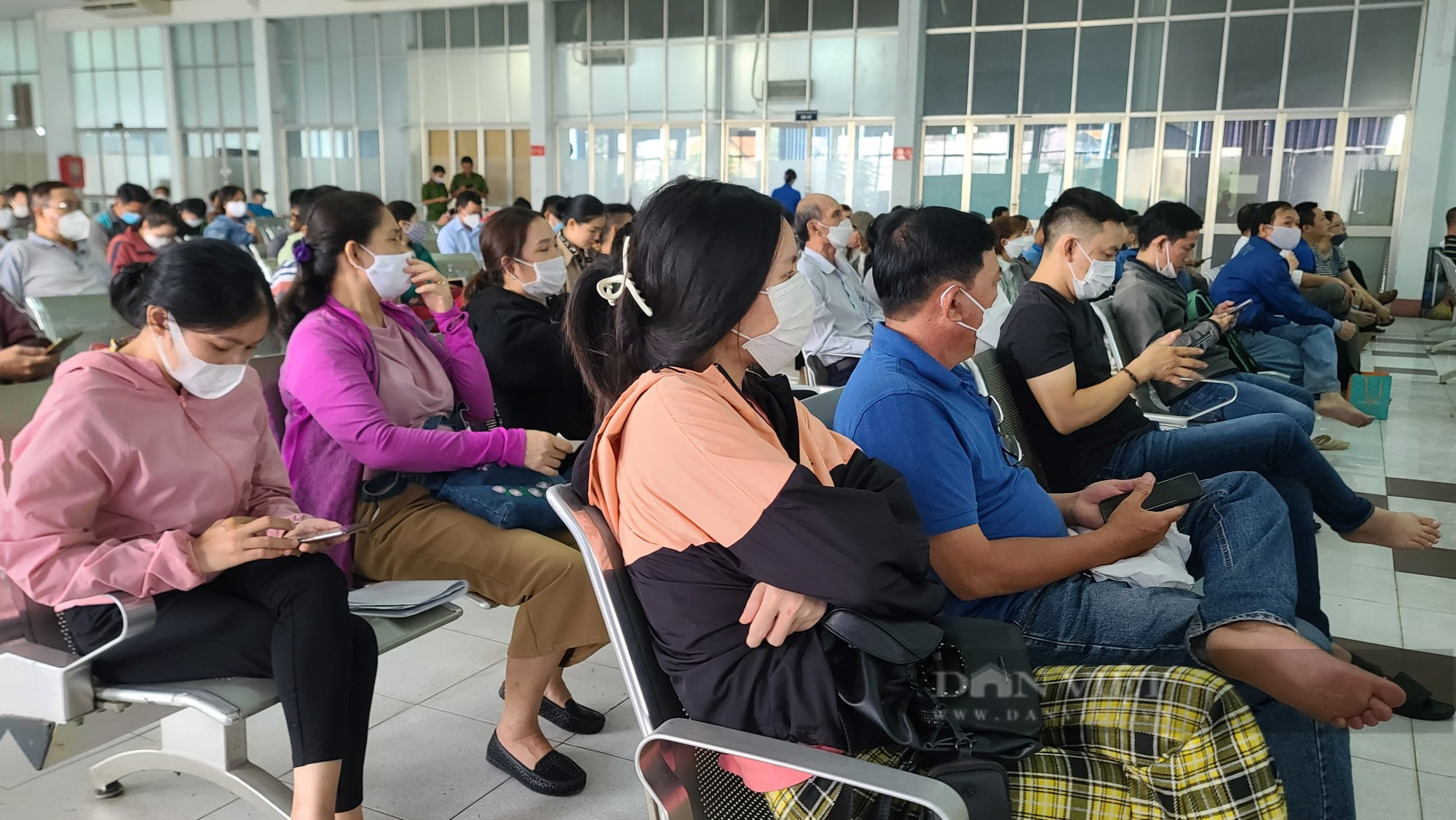 Ga Sài Gòn còn 40.000 vé tàu Tết, tăng cường kiểm soát vé vào ga - Ảnh 3.