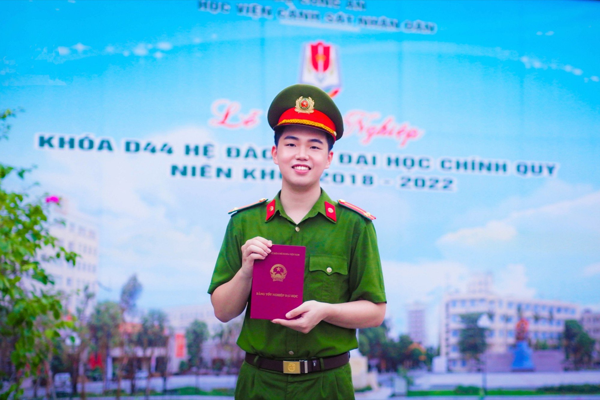 Chân dung thủ khoa xuất sắc Học viện Cảnh sát nhân dân được phong hàm trước 2 năm - Ảnh 1.