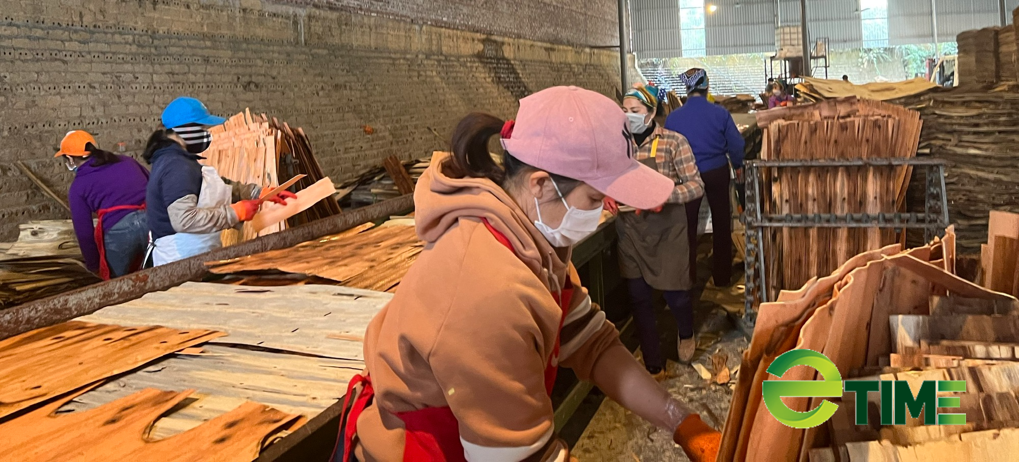Công nhân lao động khó khăn ở Phú Thọ sẽ được hỗ trợ đến 1 triệu đồng - Ảnh 1. Công nhân lao động khó khăn ở Phú Thọ sẽ được hỗ trợ đến 1 triệu đồng - Ảnh 1.