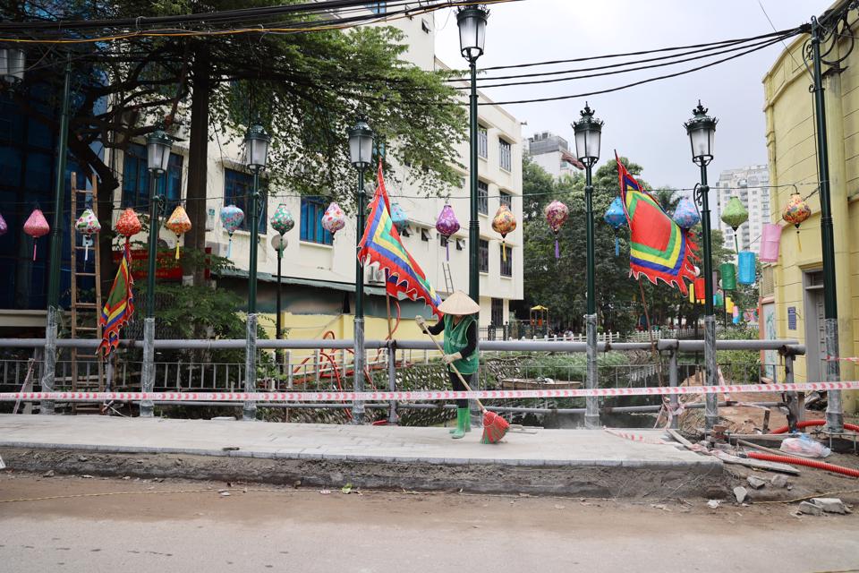 Quận Ba Đình: Chỉnh trang Khu phố ẩm thực đêm kết hợp đi bộ Đảo Ngọc – Ngũ Xã - Ảnh 12. Quận Ba Đình: Chỉnh trang Khu phố ẩm thực đêm kết hợp đi bộ Đảo Ngọc – Ngũ Xã - Ảnh 12.