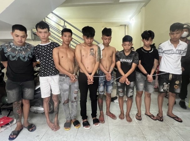 Phá đường dây hoạt động kiểu &quot;xã hội đen&quot;, chụp ảnh khỏa thân nhiều cô gái để ép &quot;tiếp khách&quot; - Ảnh 4.