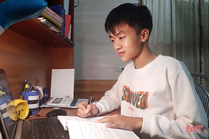 Nam sinh miền núi Hà Tĩnh đạt IELTS 8.0, không luyện thi ở bất cứ trung tâm nào - Ảnh 1.