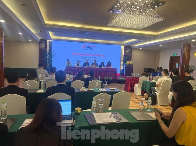 Lãi suất ngân hàng quá cao, nhiều doanh nghiệp không thể cầm cự nổi - Ảnh 1. Lãi suất ngân hàng quá cao, nhiều doanh nghiệp không thể cầm cự nổi - Ảnh 1.