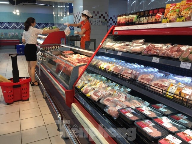 Sắp vào cao điểm Tết, vì sao giá thịt lợn ‘rơi’ tự do? - Ảnh 3. Sắp vào cao điểm Tết, vì sao giá thịt lợn ‘rơi’ tự do? - Ảnh 3.