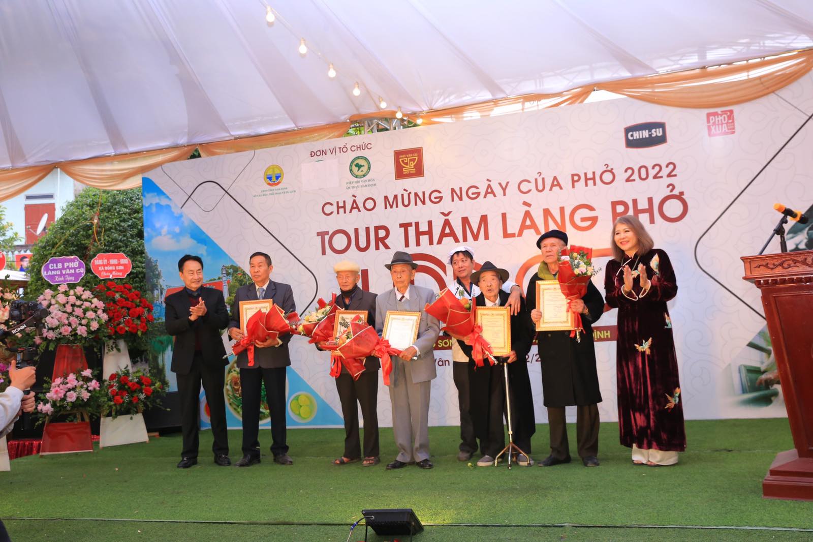 Lễ hội vinh danh Phở đầu tiên trên chính cái nôi của phở: Làng Vân Cù - Nam Định - Ảnh 1.