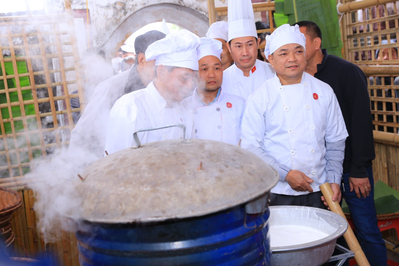 Lễ hội vinh danh Phở đầu tiên trên chính cái nôi của phở: Làng Vân Cù - Nam Định - Ảnh 3.