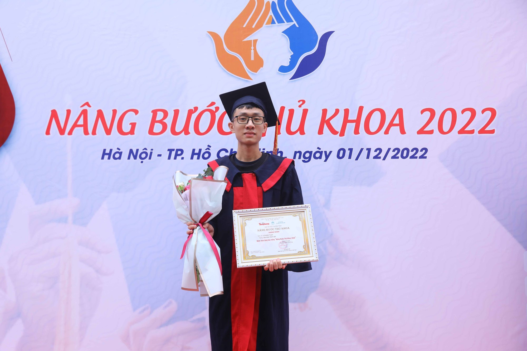 Chia sẻ bí quyết của Nam sinh viên 2K có hoàn cảnh khó khăn đạt thành tích cao trong học tập - Ảnh 4.