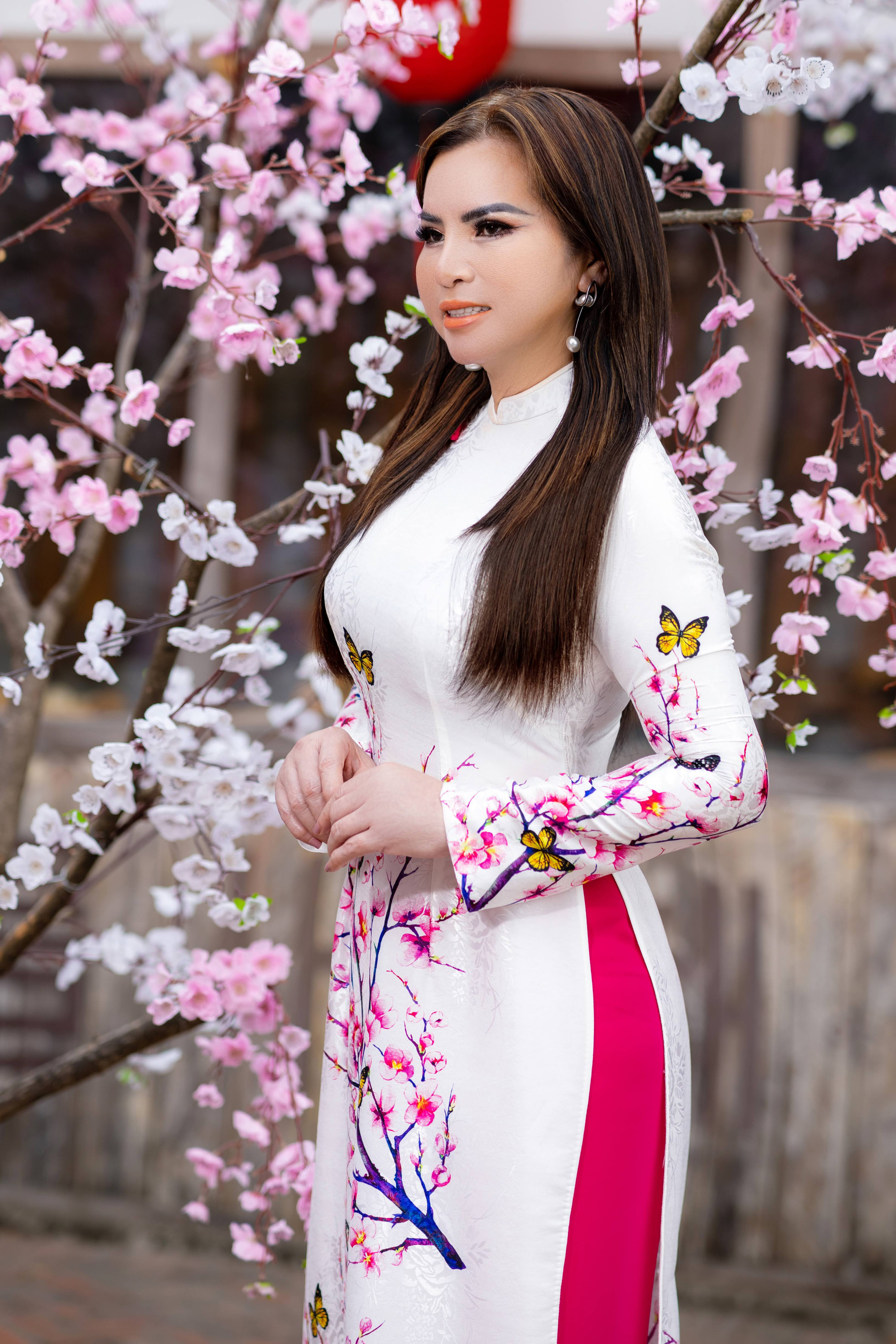 Hoa hậu quý bà Kim Hồng: Mỗi người nên tự cân bằng đời sống tinh thần  - Ảnh 4.