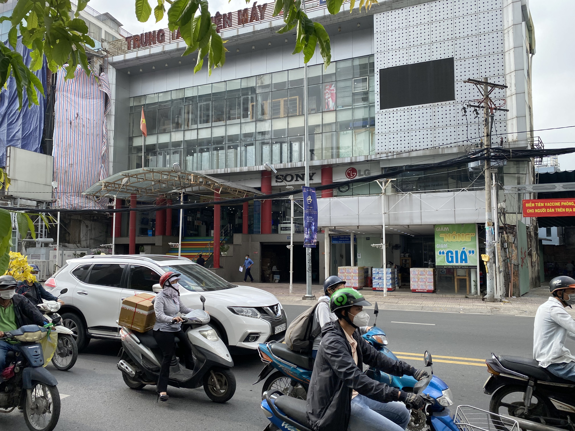Các hệ thống bán hàng điện máy teo dần - Ảnh 3. Các hệ thống bán hàng điện máy teo dần - Ảnh 3.