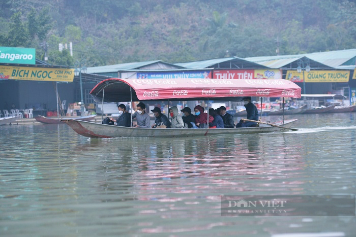 Chùa Hương chính thức mở cửa, bán vé đón khách du lịch trước dự kiến gần 1 tuần  - Ảnh 1.