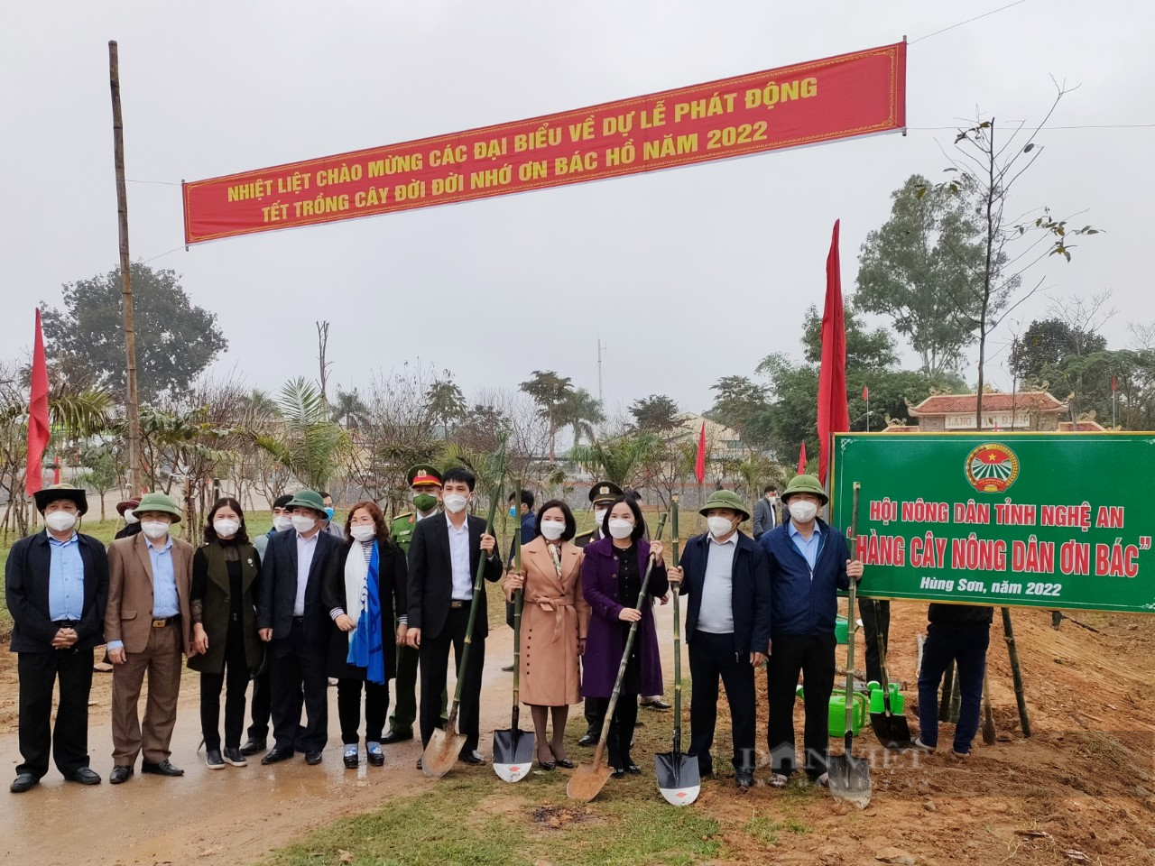 Hội Nông dân tỉnh Nghệ An trồng gần 1.000 cây xanh tại lễ phát động &quot;Tết trồng cây đời đời nhớ ơn Bác&quot;   - Ảnh 3.
