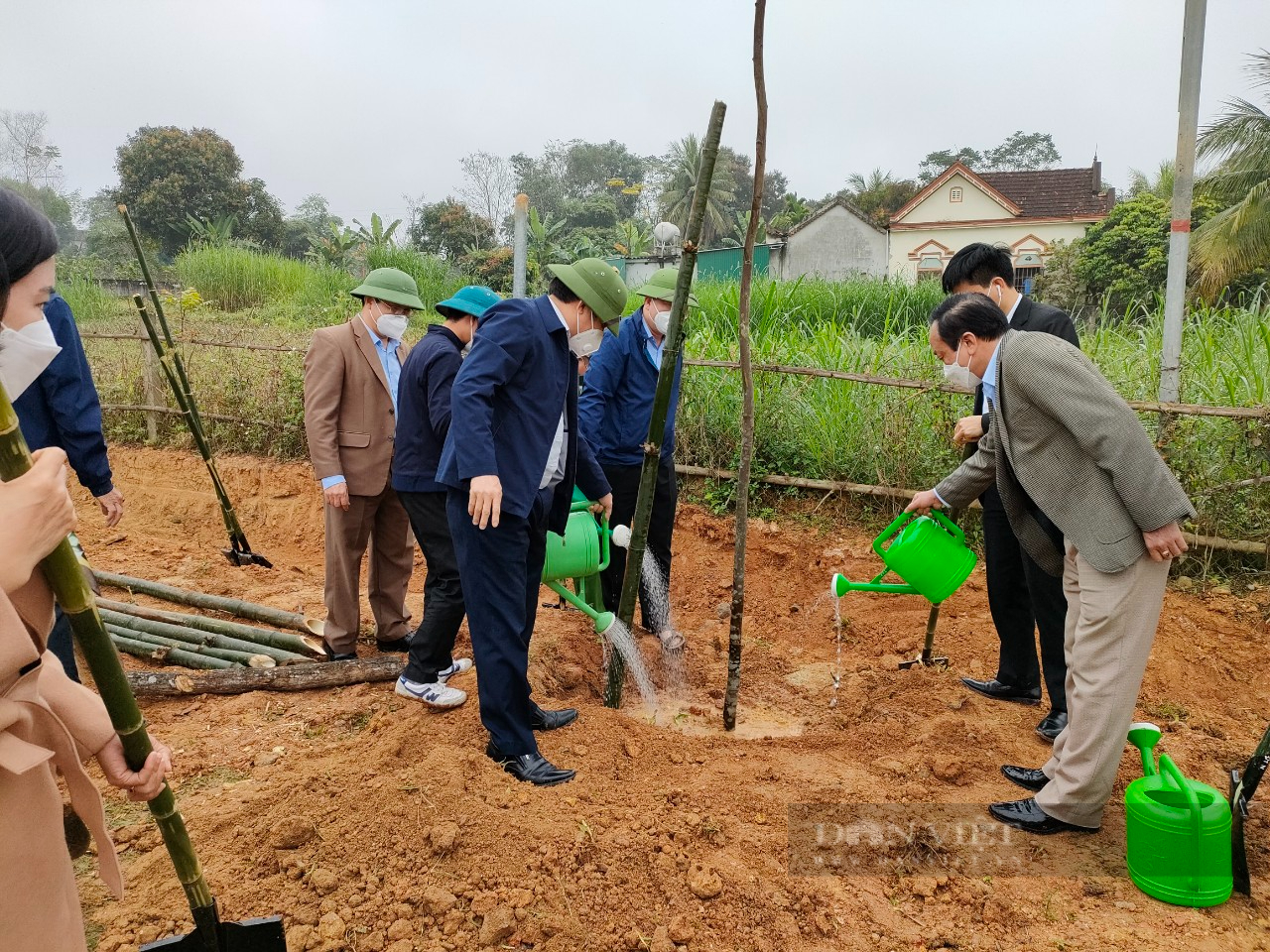 Hội Nông dân tỉnh Nghệ An trồng gần 1.000 cây xanh tại lễ phát động &quot;Tết trồng cây đời đời nhớ ơn Bác&quot;   - Ảnh 2.