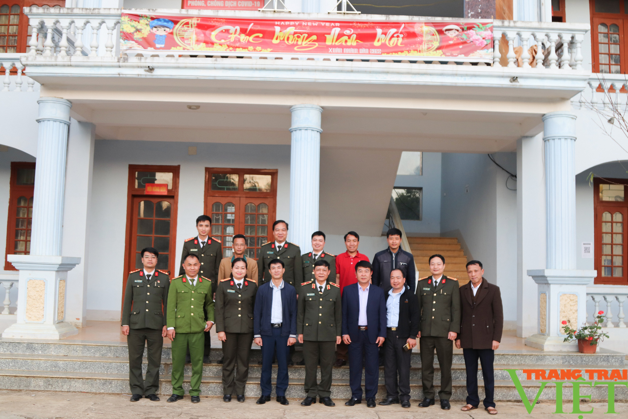 Học viện chính trị CAND: Trao tặng 500 triệu đồng xây nhà tình nghĩa ở Sơn La - Ảnh 3. Học viện chính trị CAND: Trao tặng 500 triệu đồng xây nhà tình nghĩa ở Sơn La - Ảnh 3.