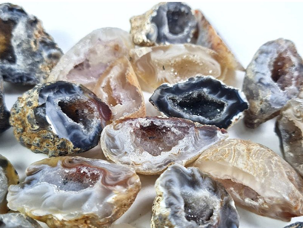 Vô tình nhặt được viên đá kỳ lạ, người phụ nữ vỡ òa sung ướng khi biết đó là &quot;báu vật trời ban&quot; - Ảnh 6.