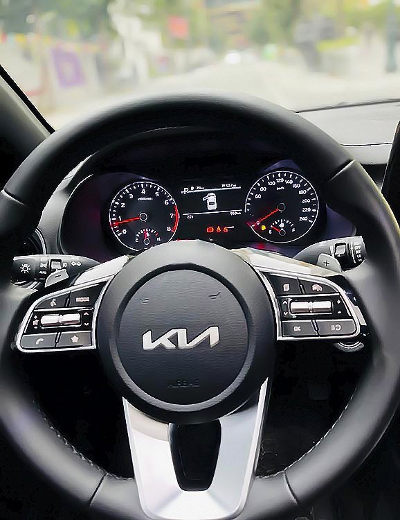 Rao bán cả tháng không &quot;trôi&quot;, KIA K3 2021 chạy 956km xuống giá ngỡ ngàng - Ảnh 2.