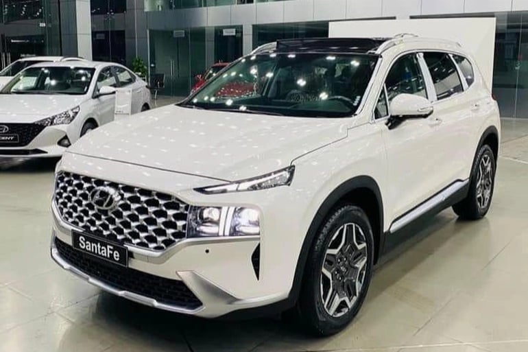 Nhiều mẫu ô tô khan hàng, khách muốn chốt phải chi thêm - Ảnh 1.