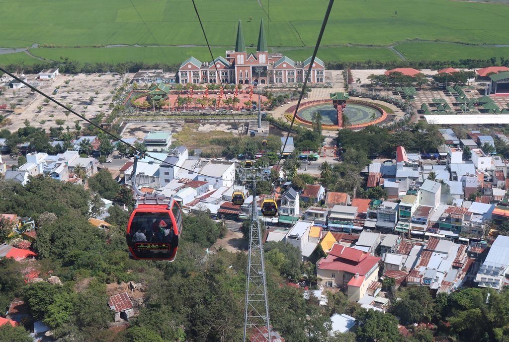 Vãn cảnh Khu cáp treo núi Sam - Ảnh 3.