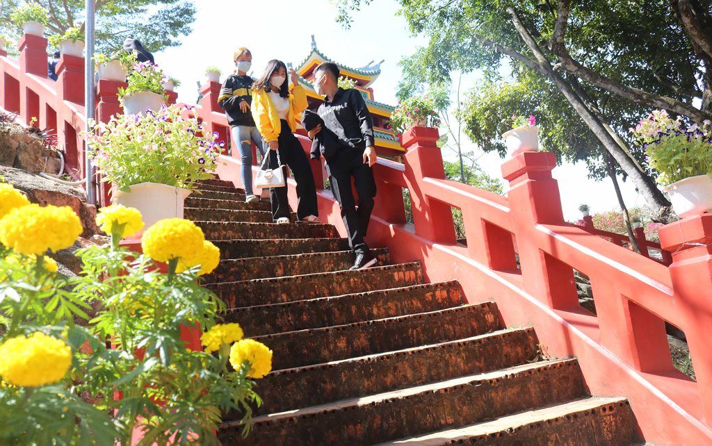 Vãn cảnh Khu cáp treo núi Sam - Ảnh 7.