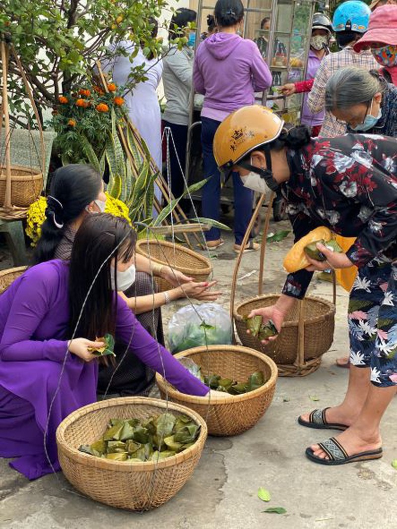 Độc đáo phiên chợ lấy lá làm tiền - Ảnh 4. Độc đáo phiên chợ lấy lá làm tiền - Ảnh 4.