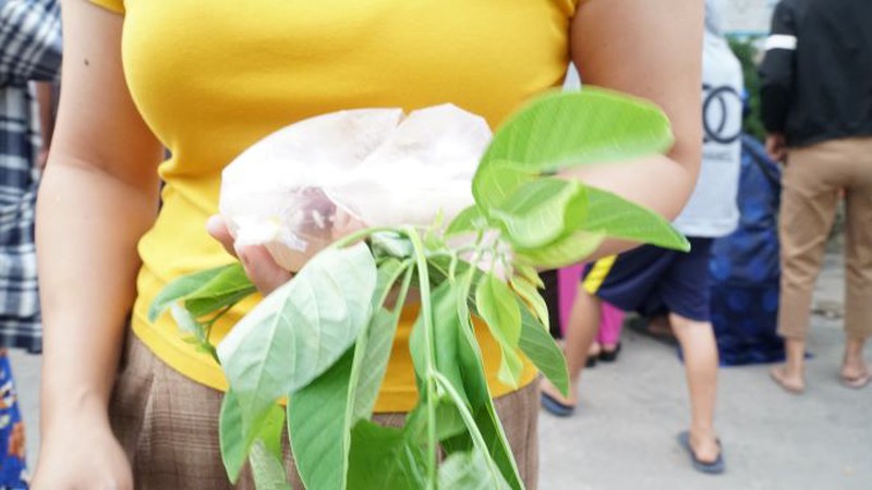 Độc đáo phiên chợ lấy lá làm tiền - Ảnh 5. Độc đáo phiên chợ lấy lá làm tiền - Ảnh 5.