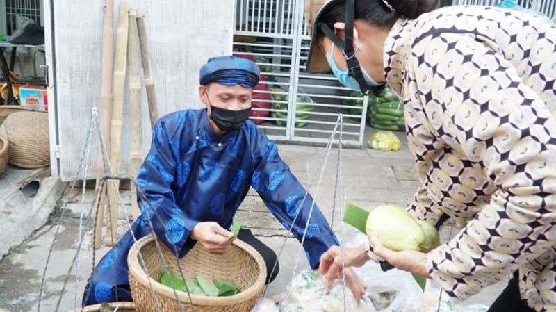 Độc đáo phiên chợ lấy lá làm tiền - Ảnh 7. Độc đáo phiên chợ lấy lá làm tiền - Ảnh 7.