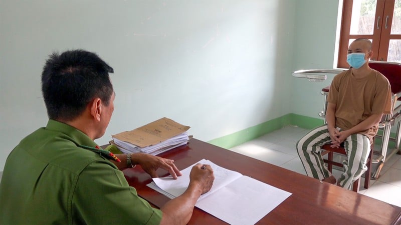 Vờ mua hàng để cướp tài sản nữ hàng xóm - Ảnh 1.