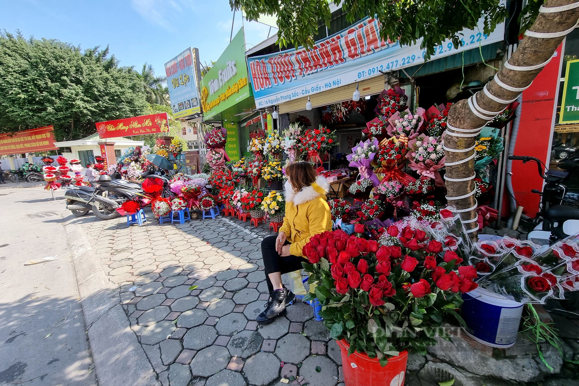 Nam giới xếp hàng dài chờ mua socola dịp Valentine - Ảnh 13.