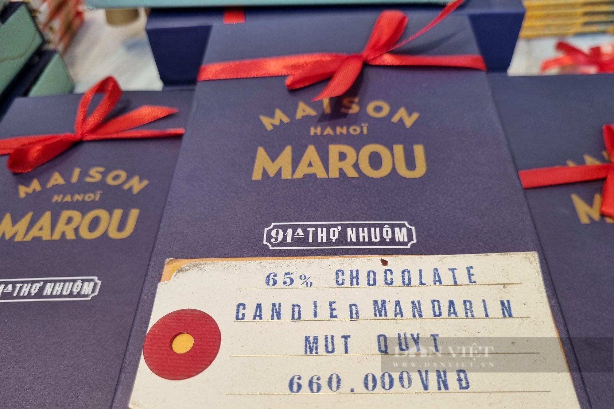 Nam giới xếp hàng dài chờ mua socola dịp Valentine - Ảnh 4.