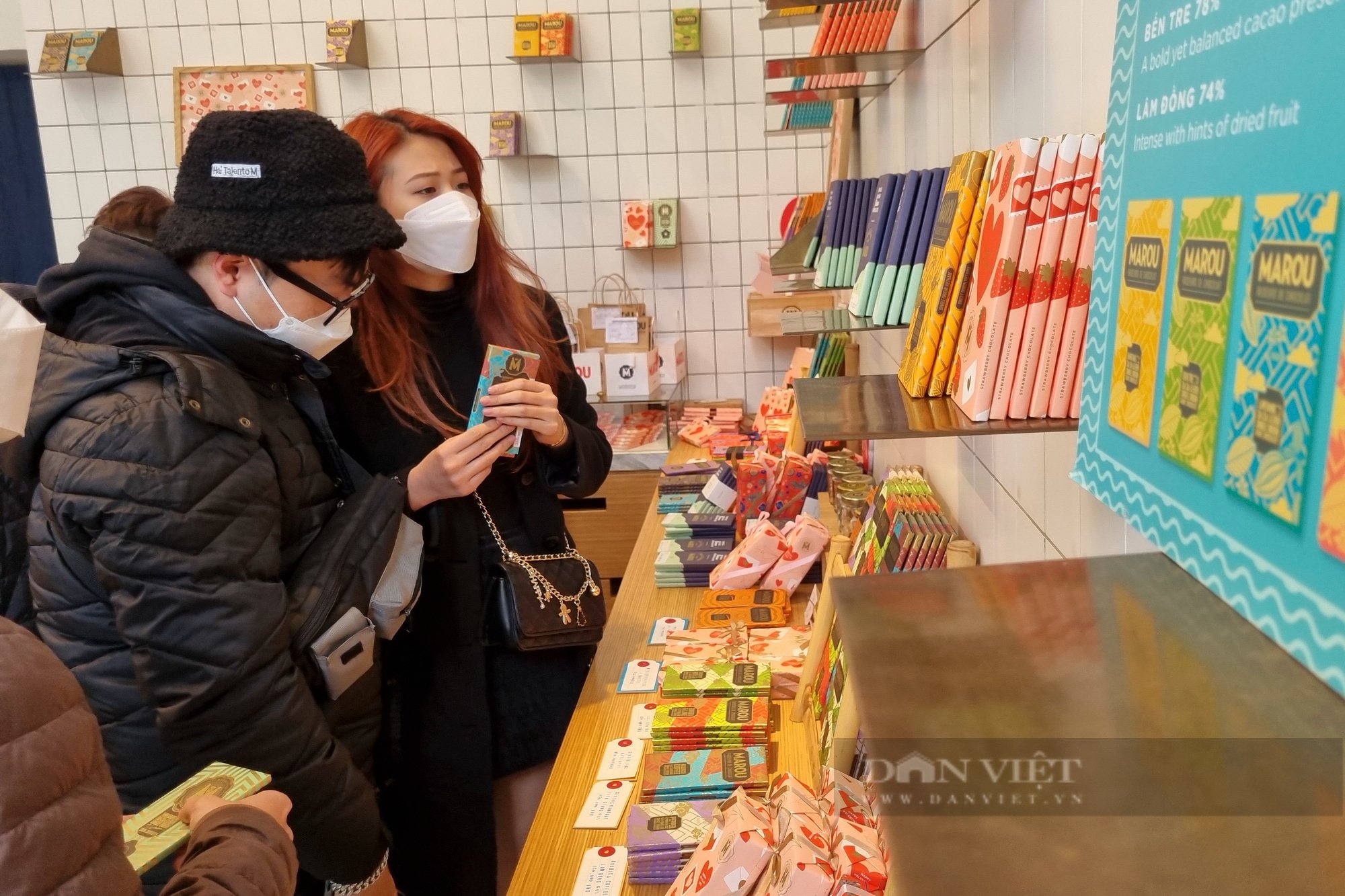 Nam giới xếp hàng dài chờ mua socola dịp Valentine - Ảnh 6.