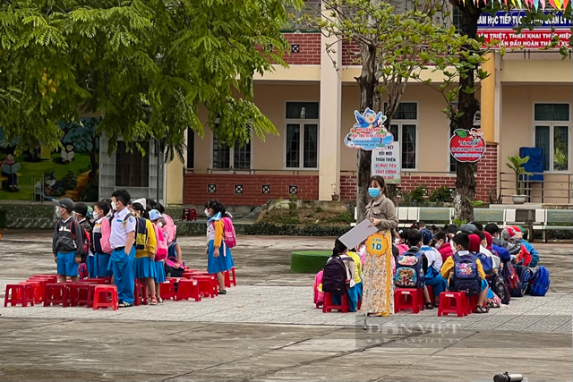 Ngày đầu tiên đến lớp bậc Mầm non, Tiểu học: Phụ huynh dè dặt việc đưa con đến trường  - Ảnh 9.