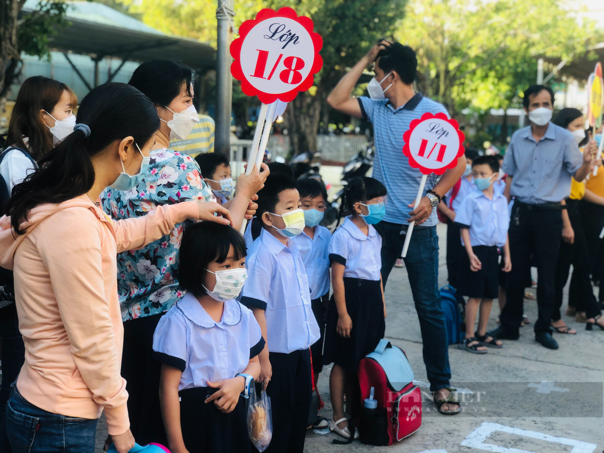 Chùm ảnh: Ai thương con như phụ huynh học sinh lớp 1 - Ảnh 2.