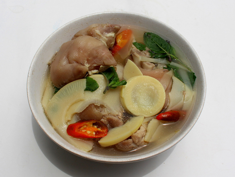 Về Huế nhớ canh măng cán giáo - Ảnh 3.