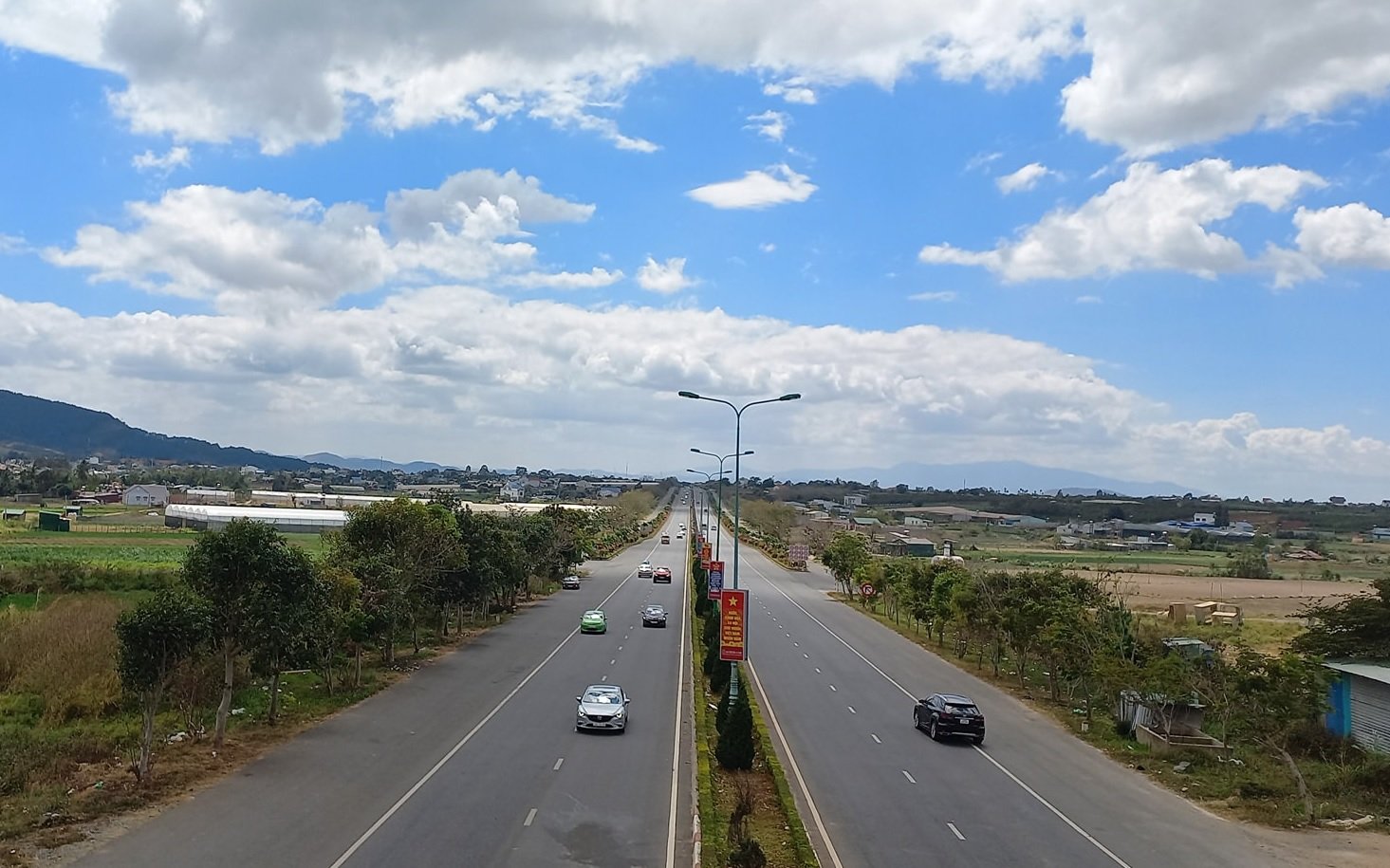 Lâm Đồng: Lo ngại thiếu vật liệu xây dựng khi thi công tuyến cao tốc Bảo Lộc - Liên Khương - Ảnh 2.