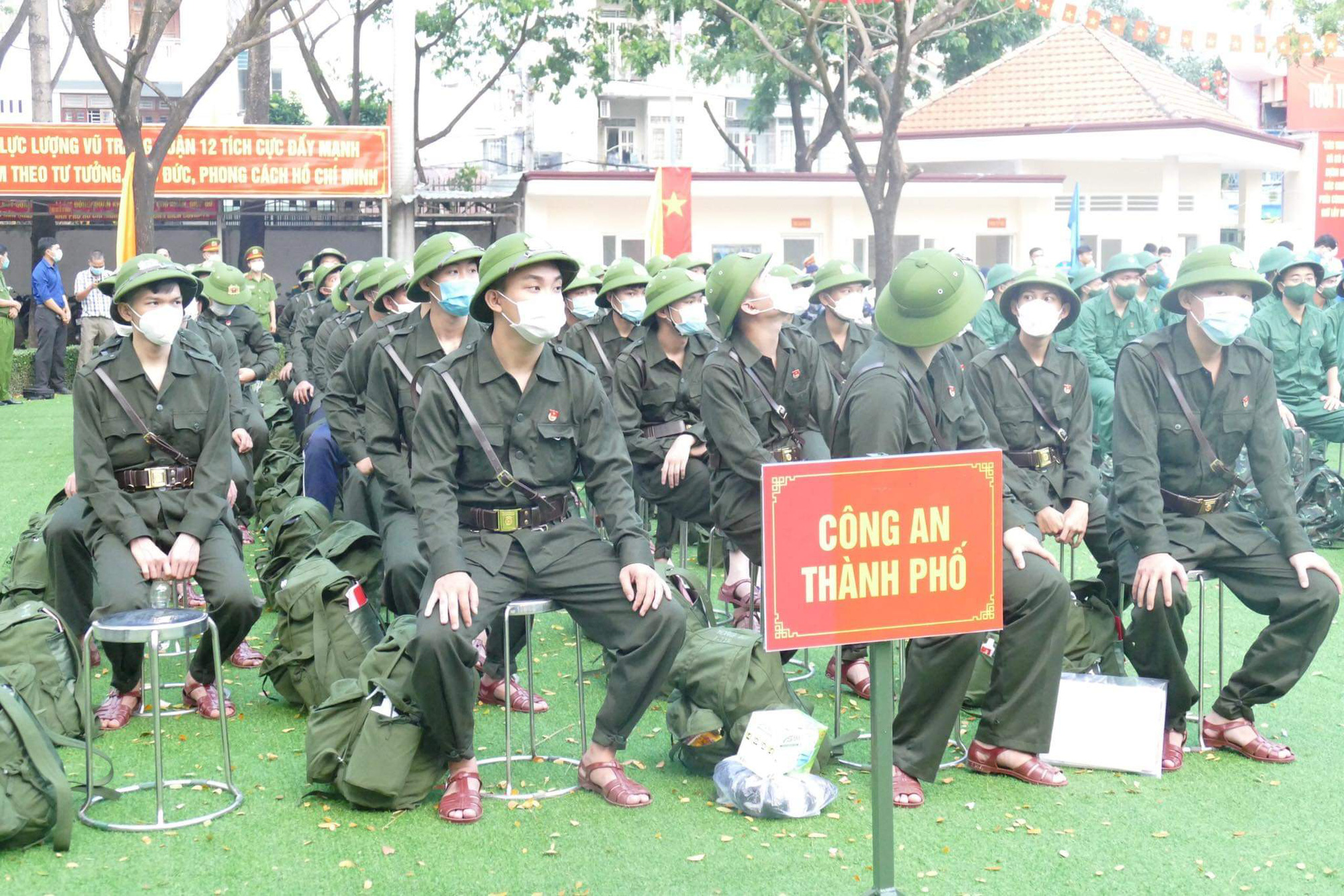 Gần 4.000 thanh niên tại TP.HCM lên đường nhập ngũ - Ảnh 1.