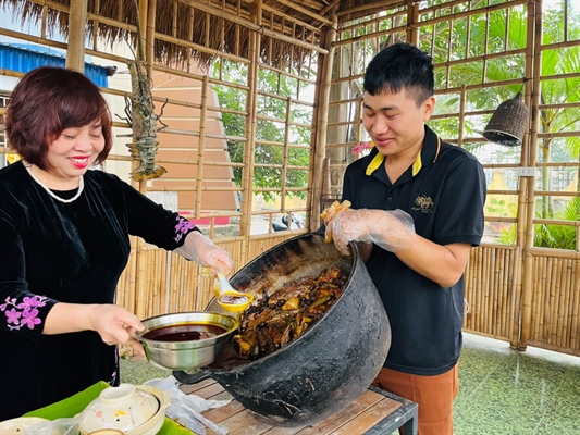 Cá kho vùi trấu - Ảnh 4.