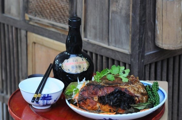 Cá kho vùi trấu - Ảnh 1.