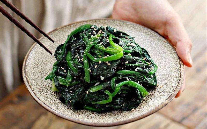 Loại rau bán đầy chợ mà nhắc đến tên là bầu trời tuổi thơ ùa về lại có công dụng như &quot;thần dược&quot; - Ảnh 8.
