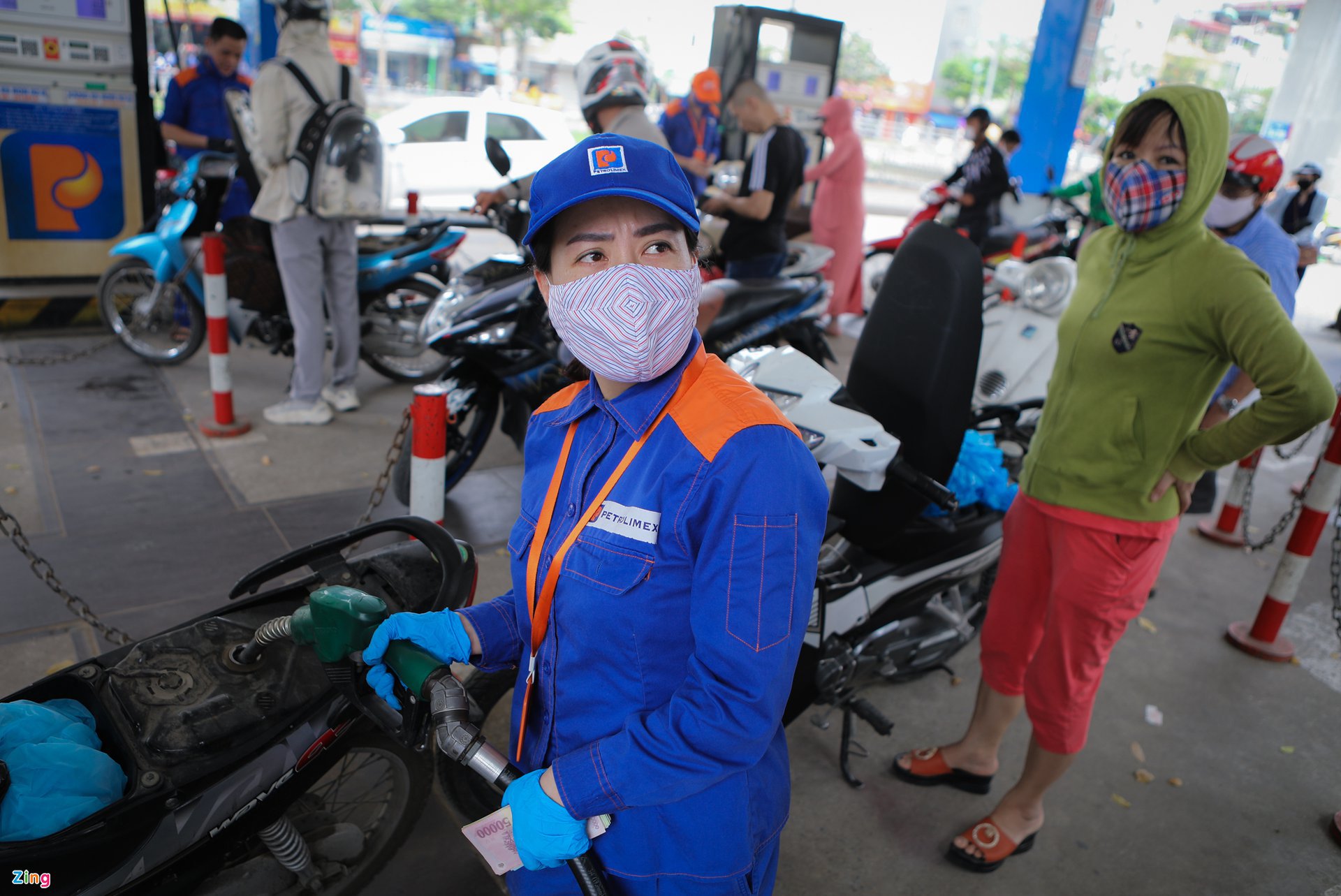 Xăng tăng giá kỷ lục, doanh nghiệp vẫn không mặn mà bán - Ảnh 2.
