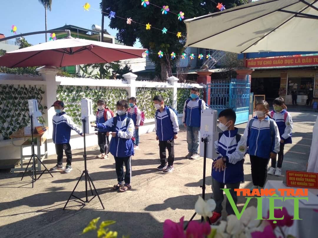 Nông thôn Tây Bắc: Trường học vẫn vang tiếng trò, dù khó khăn do dịch Covid – 19 - Ảnh 3. Nông thôn Tây Bắc: Trường học vẫn vang tiếng trò, dù khó khăn do dịch Covid – 19 - Ảnh 3.