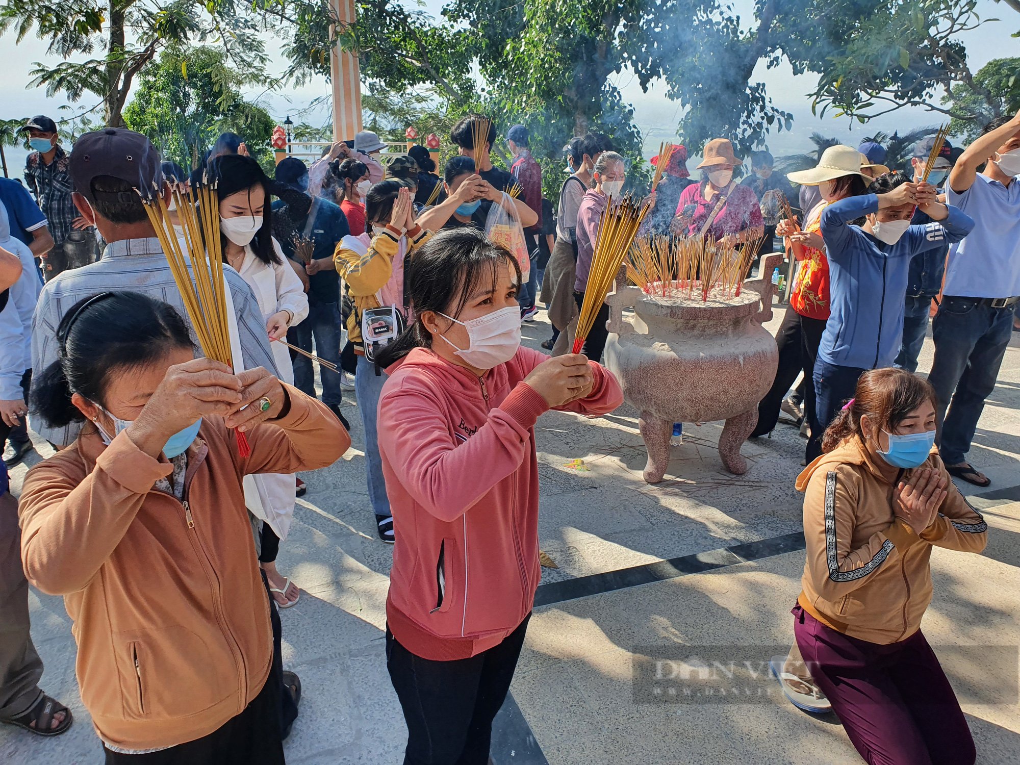 Biển người đổ về núi Bà Đen cúng Bà, du xuân - Ảnh 7.