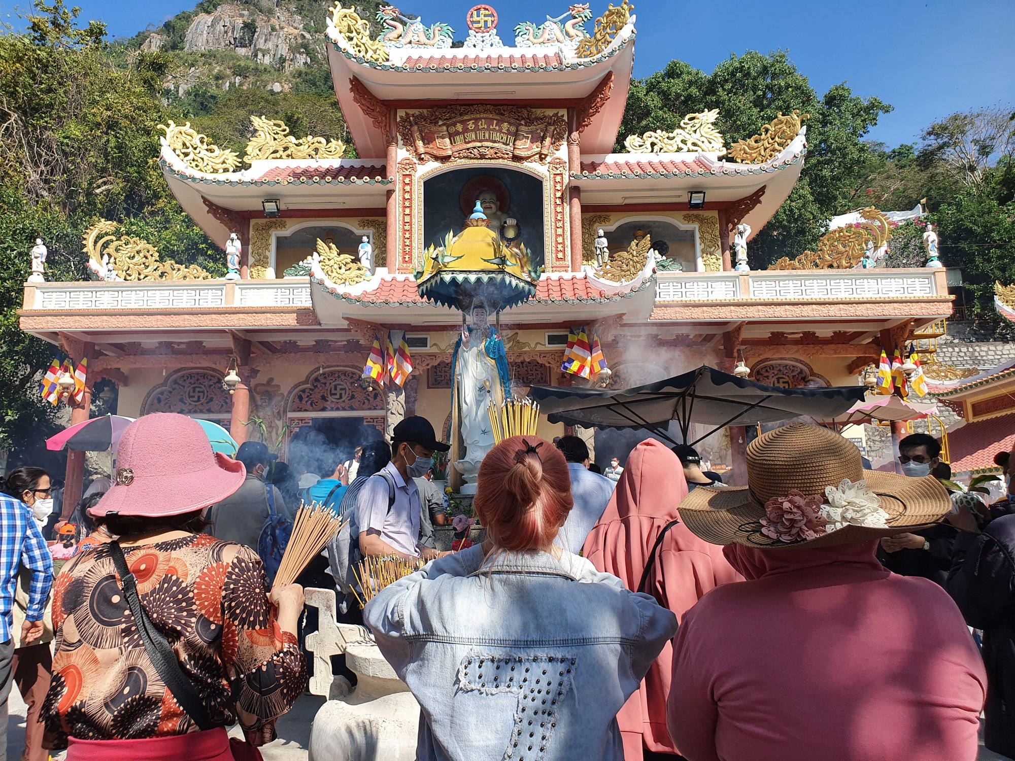 Biển người đổ về núi Bà Đen cúng Bà, du xuân - Ảnh 6.