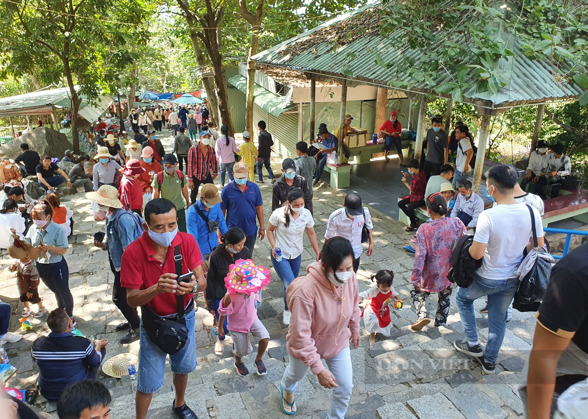 Biển người đổ về núi Bà Đen cúng Bà, du xuân - Ảnh 9.