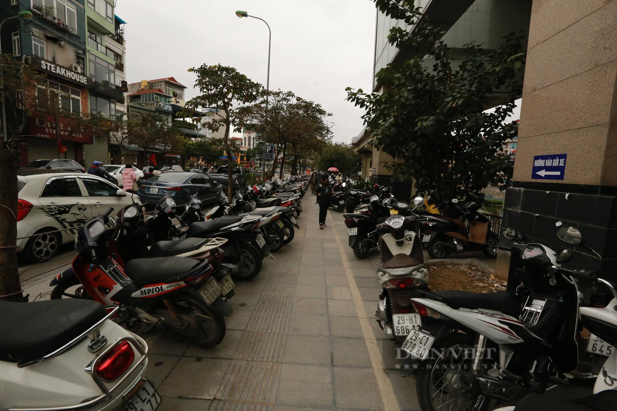 Người dân chen chân du xuân trên tàu Cát Linh - Hà Đông ngày mùng 2 Tết - Ảnh 8.