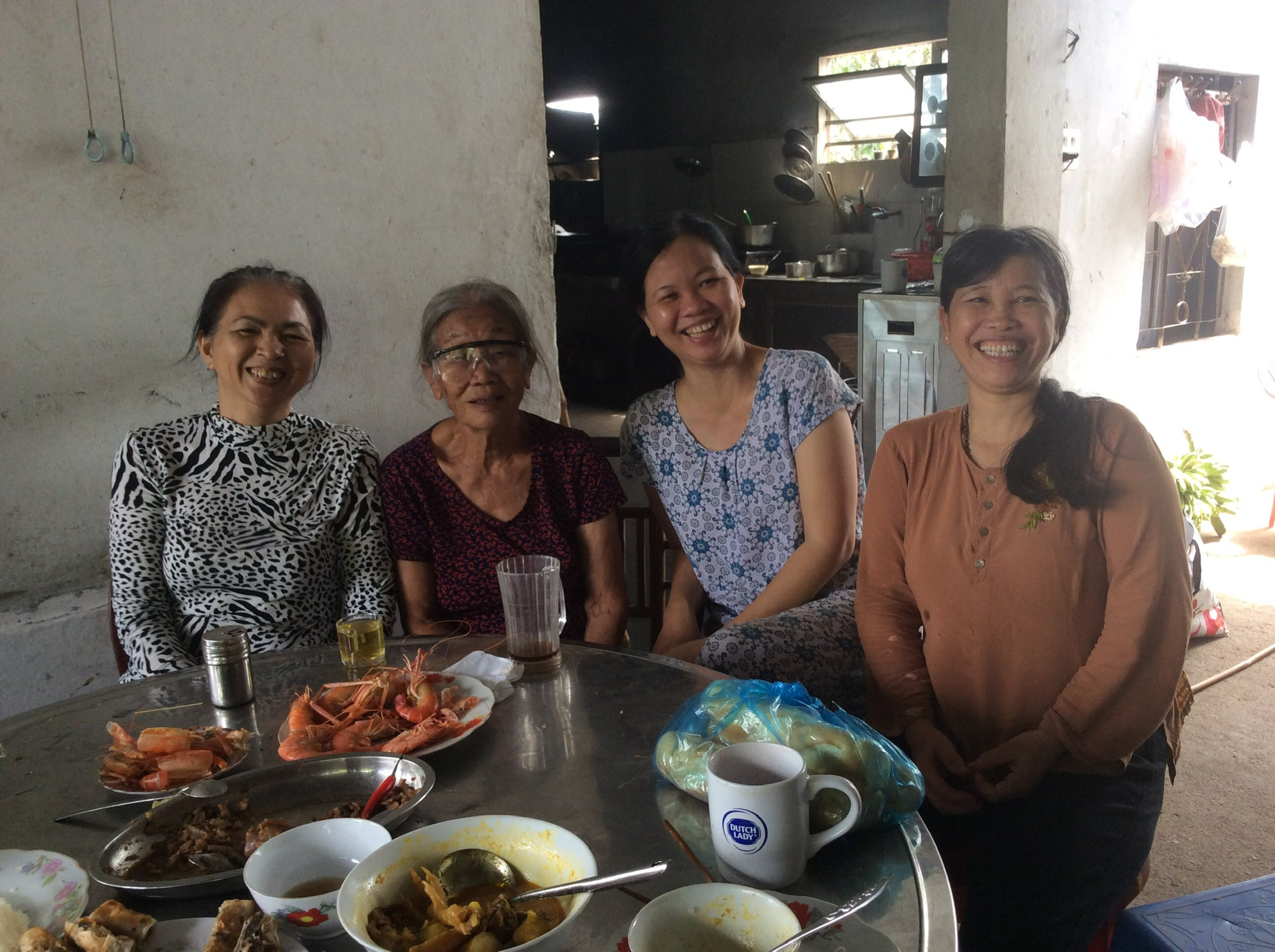 Bài dự thi viết &quot;Ký ức tết trong tôi&quot;: Những bó cây Mùi già thơm thảo - Ảnh 3.